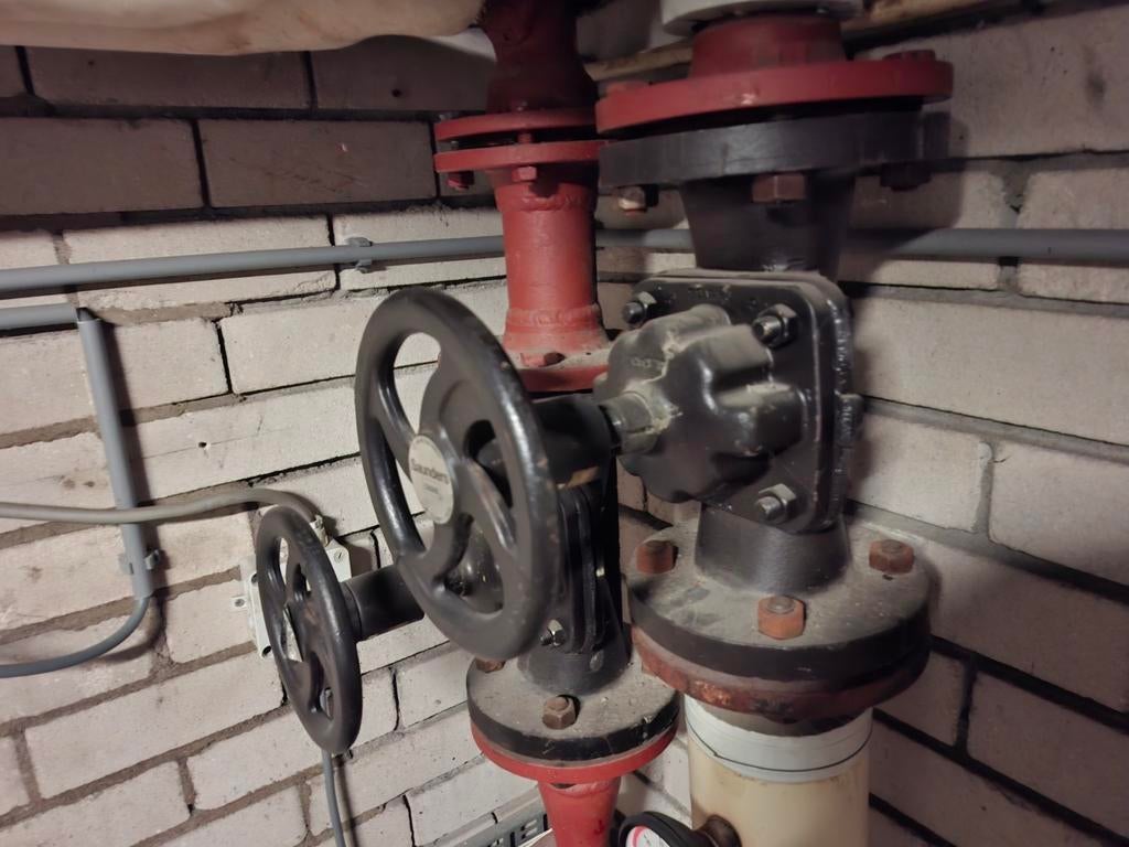 Gebruikte afsluiters, Ophalen, Gebruikt, Minder dan 2 meter