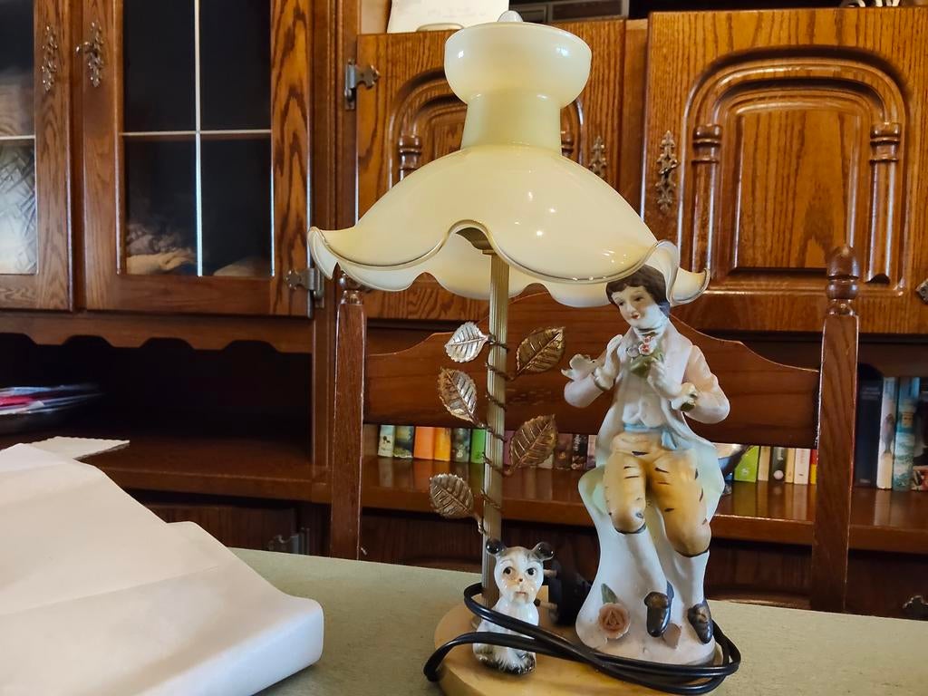 Vintage tafellamp met beeldje van man en hond, Antiek en Kunst, Ophalen of Verzenden