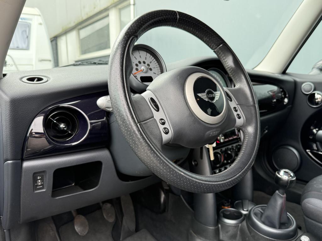 MINI Mini BWJ 2006 1.6 90 PK One Seven AIRCO / CRUISE / LMV, Auto's, Voorwielaandrijving, 4 cilinders, 4 stoelen, Zwart