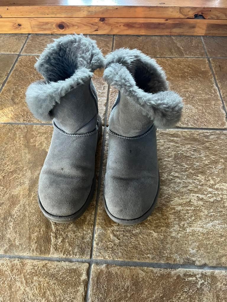 Grijze Uggs korte laarsjes maat 39, Meisje, Ophalen of Verzenden, Laarzen, Zo goed als nieuw