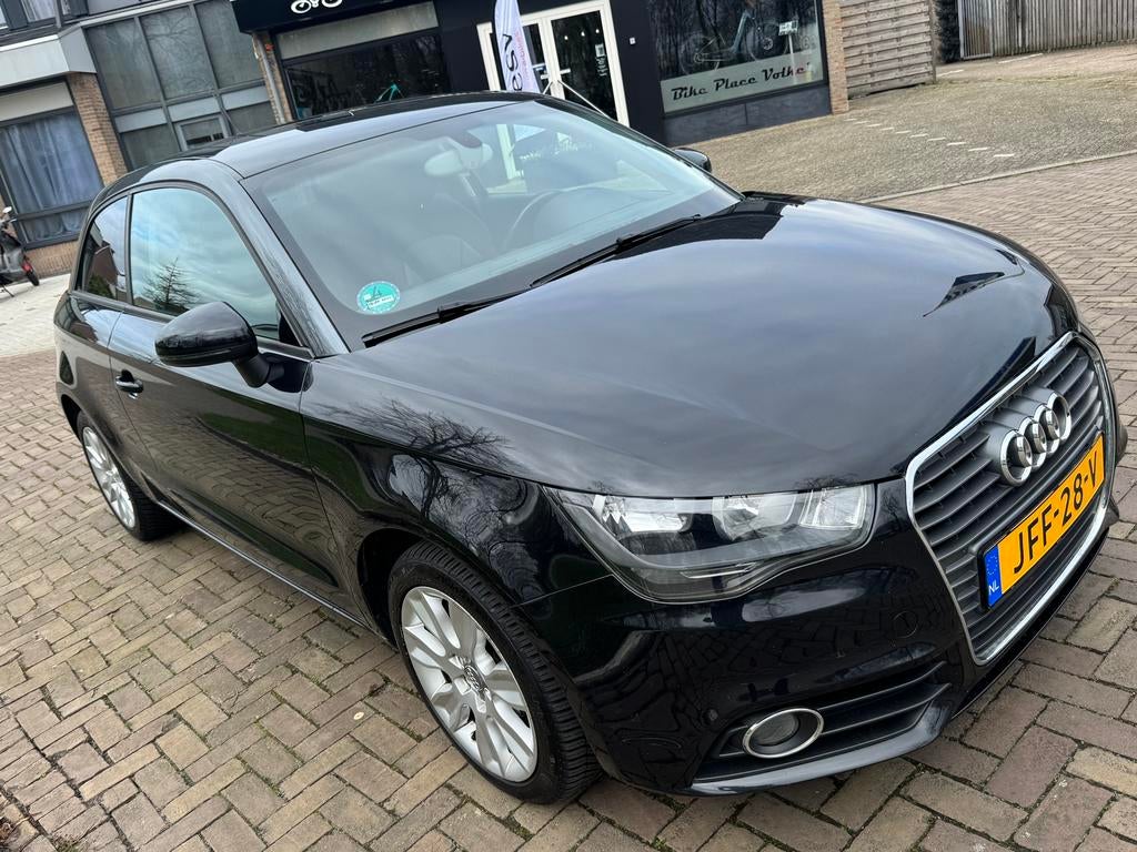 Audi A1 1.2 Tfsi 63KW 2011 Zwart, Auto's, Voorwielaandrijving, A1, 4 cilinders, 4 stoelen