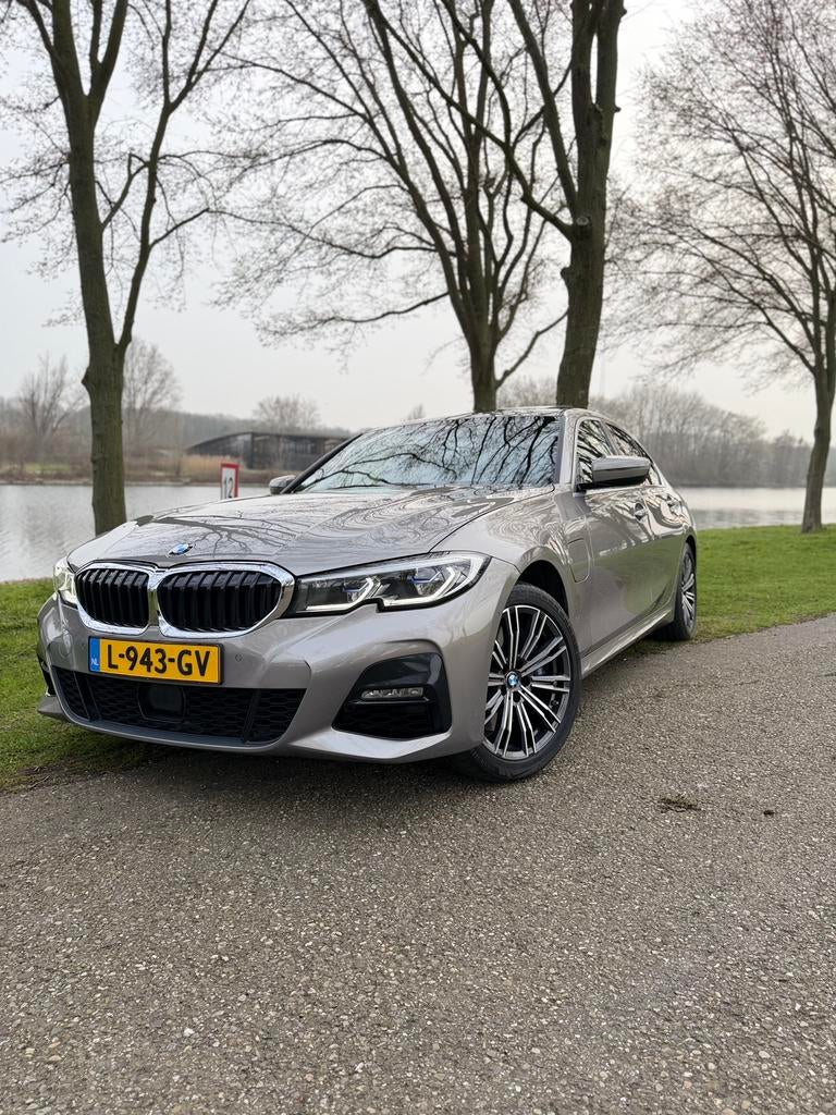 BMW 3 330e M-Sport 2019 | Laser | Pano | ACC | Lane Assist, Auto's, BMW, Automaat, 1998 cc, Alcantara, Plug-in hybride