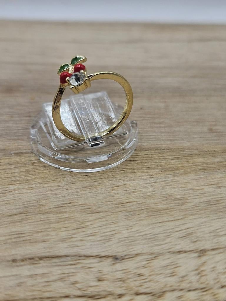 Gouden ring met kersjes en kristal, Met kristal, Ophalen of Verzenden, Dame, Goud