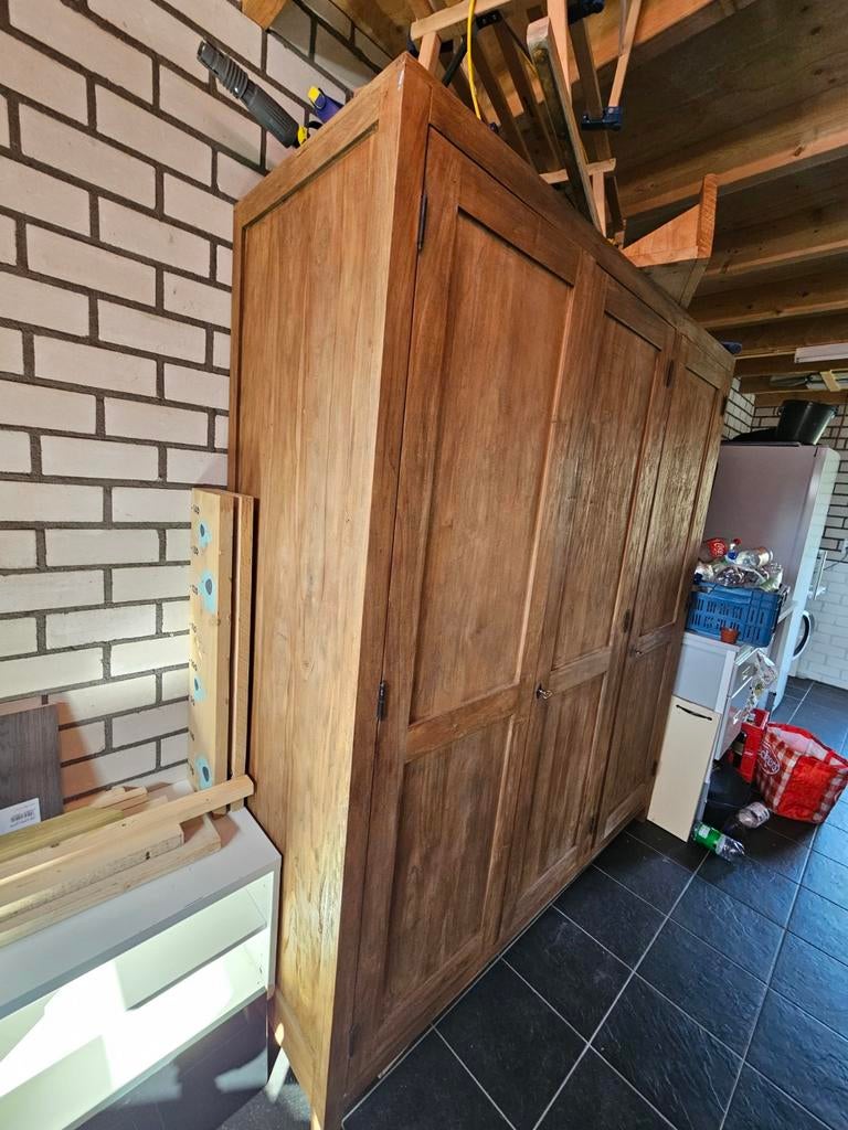 Slaapkamerkast Driftwood 3-deurs van Goossens, Ophalen, Met deur(en), Gebruikt, 200 cm of meer