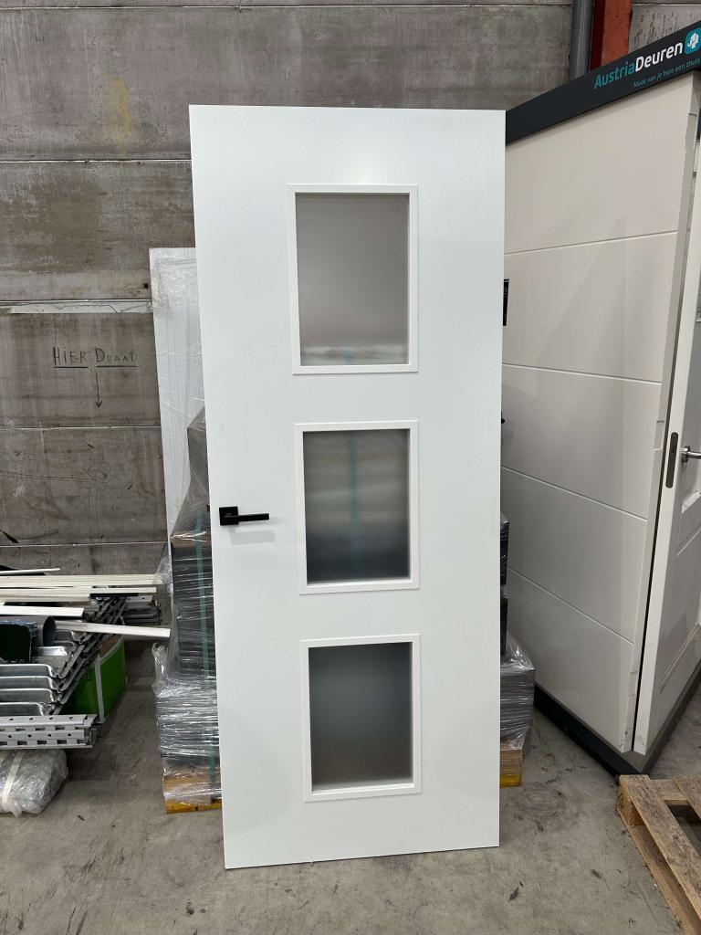 Witte binnendeur met glas 83x201,5 Stomp met melkglas OUTLET, Niet ingevuld, 80 tot 100 cm, Binnendeur, Niet ingevuld