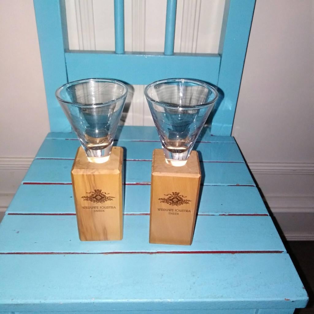 Weduwe Joustra borrelglaasjes op sokkeltje 2 stuks, Verzamelen, Ophalen of Verzenden, Gebruikt, Borrel- of Shotglas