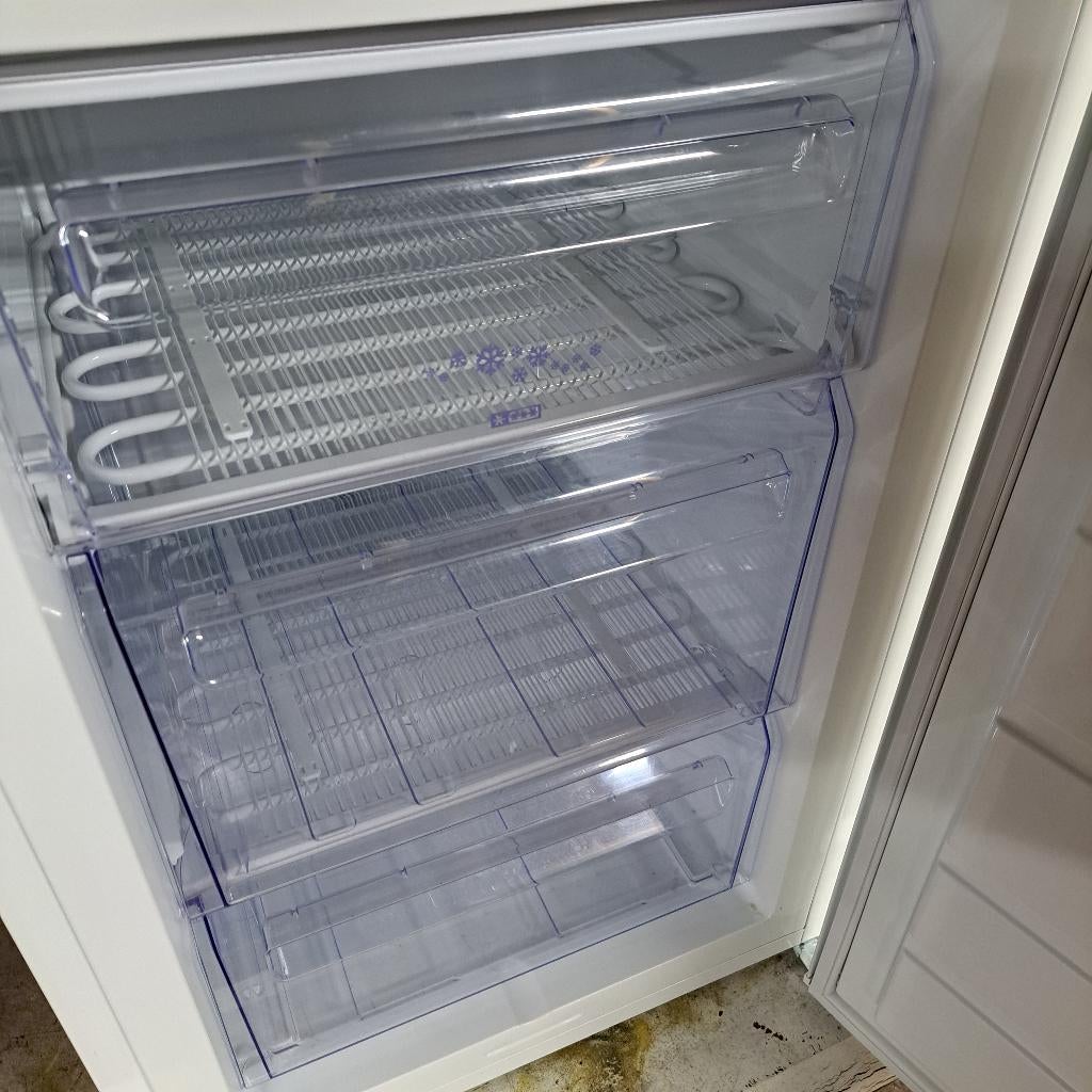 Zanussi diepvrieskast ZFT710W - als nieuw., Ophalen, Gebruikt, Met vriesvak
