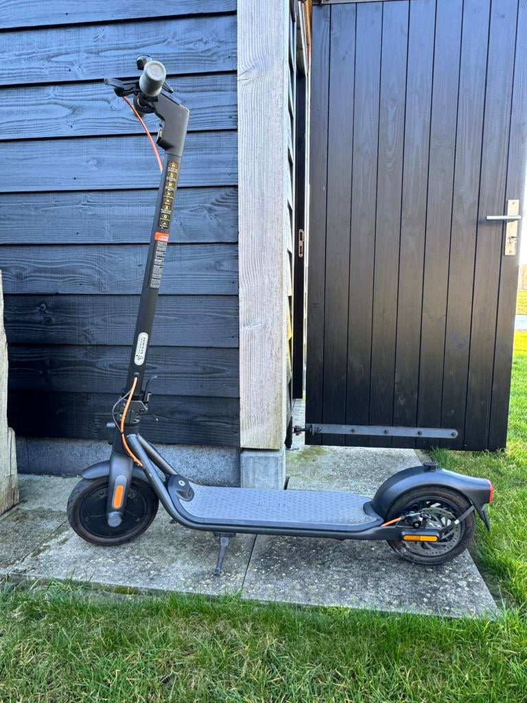 Ninebot Segway kickscooter F30e (kleine beschadiging), Ophalen, Zo goed als nieuw, Elektrische step (E-scooter)
