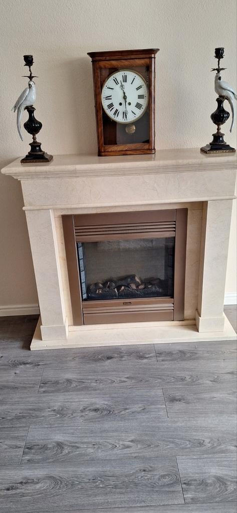 Zeer mooie crème  marmeren schouw  met faber elektrische haa, Huis en Inrichting, Haarden, Zo goed als nieuw, Elektrische haard