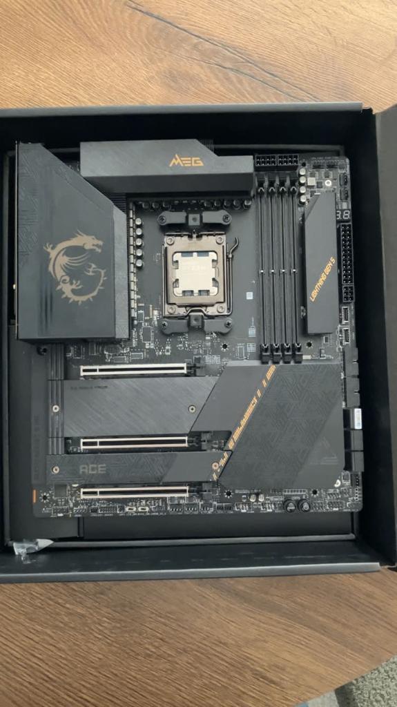 Upgrade set – MSI X670E ACE + Ryzen 9 7950X3D + 64GB 6000MHz, Computers en Software, Processors, Ophalen of Verzenden, Zo goed als nieuw