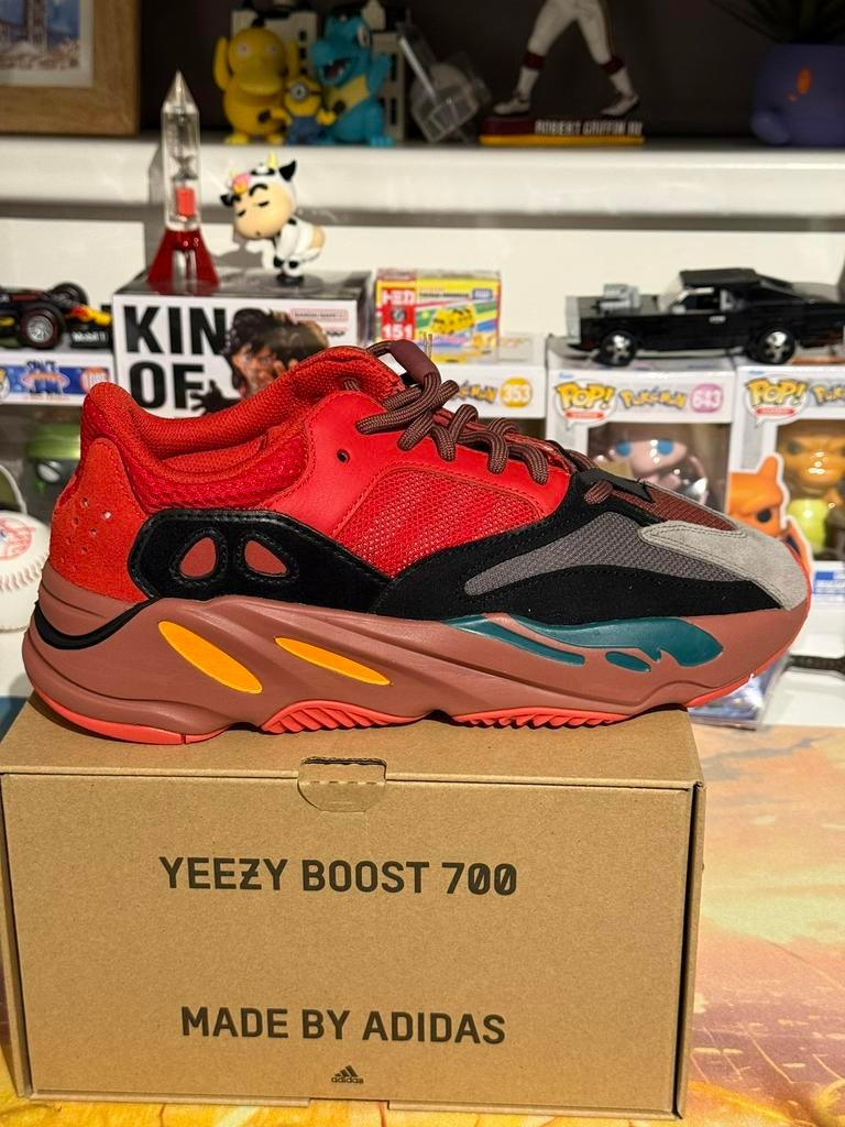 Adidas Yeezy Boost 700 Hi-Res Red - Maat 43 1/3, Overige kleuren, Nieuw, Ophalen of Verzenden, Sneakers of Gympen
