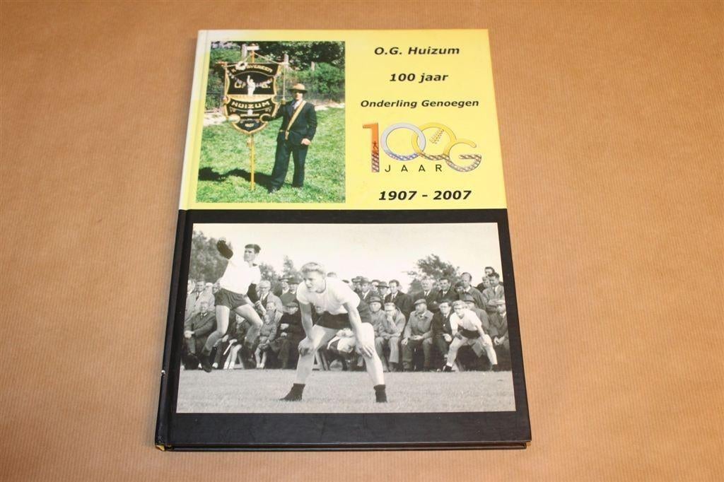 Jubileumboek Kaatsvereniging Onderling Genoegen Huizum, Ophalen of Verzenden, Zo goed als nieuw