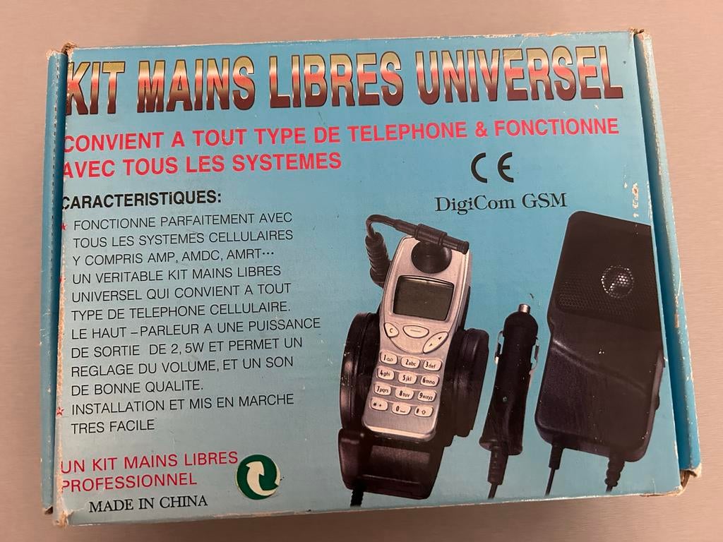 Jaren 90 - Universele Handsfree Carkit - in doos, Telecommunicatie, Carkits, Opbouw, Complete carkit, Nieuw, Ophalen of Verzenden