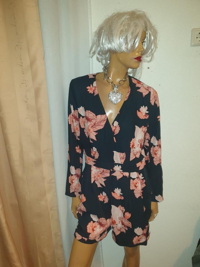 Zwarte jumpsuit met bloemenprint van h&m maat 42 zgan, H&M, Overige kleuren, Maat 42/44 (L), Ophalen of Verzenden