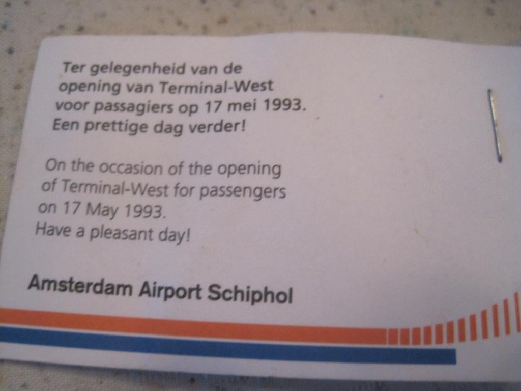 speciale schiphol pin voor opening terminal west 1993, Verzamelen, Speldjes, Pins en Buttons, Ophalen of Verzenden, Nieuw, Transport