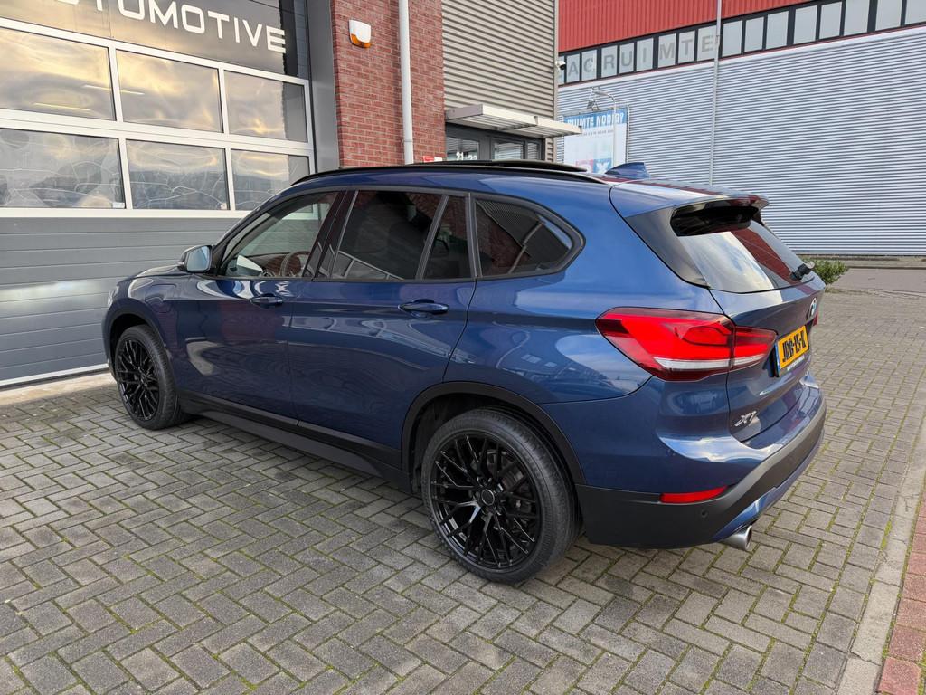 BMW X1 XDrive25e High Executive LED Pano Navi Camera ACC PDC, 8 kWh, 125 pk, Gebruikt, Blauw