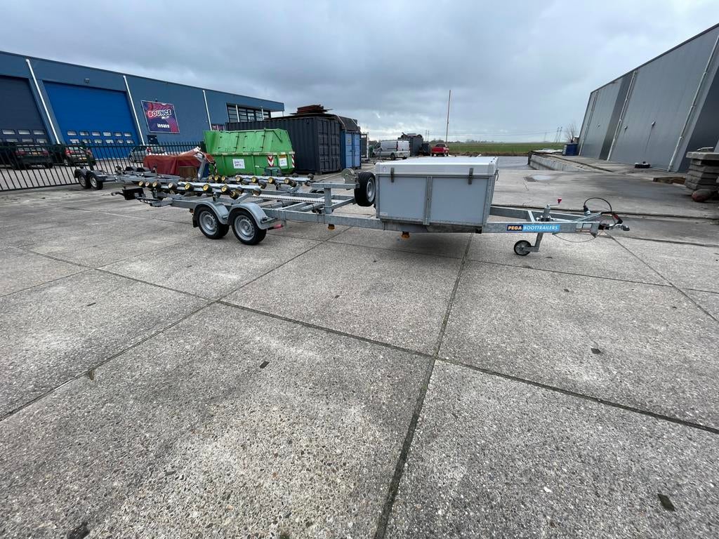 Pega Dubbele Jetskitrailer, Watersport en Boten, Boottrailers, Ophalen, Jetskitrailer, 1500 tot 3000 kg, Minder dan 6 meter