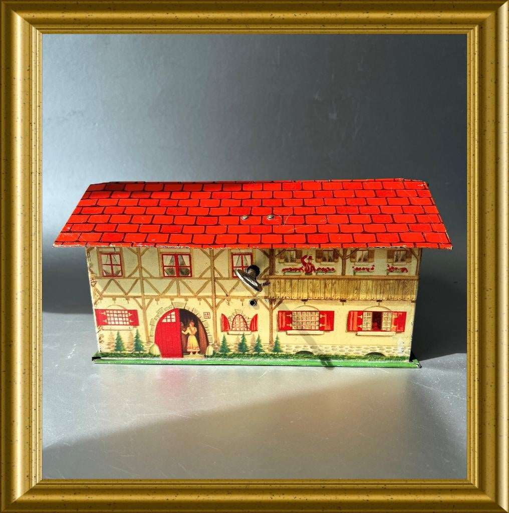 Oude blikken spaarpot met sleuteltje: huisje, D.B.F., Ophalen of Verzenden, Gebruikt, Overige