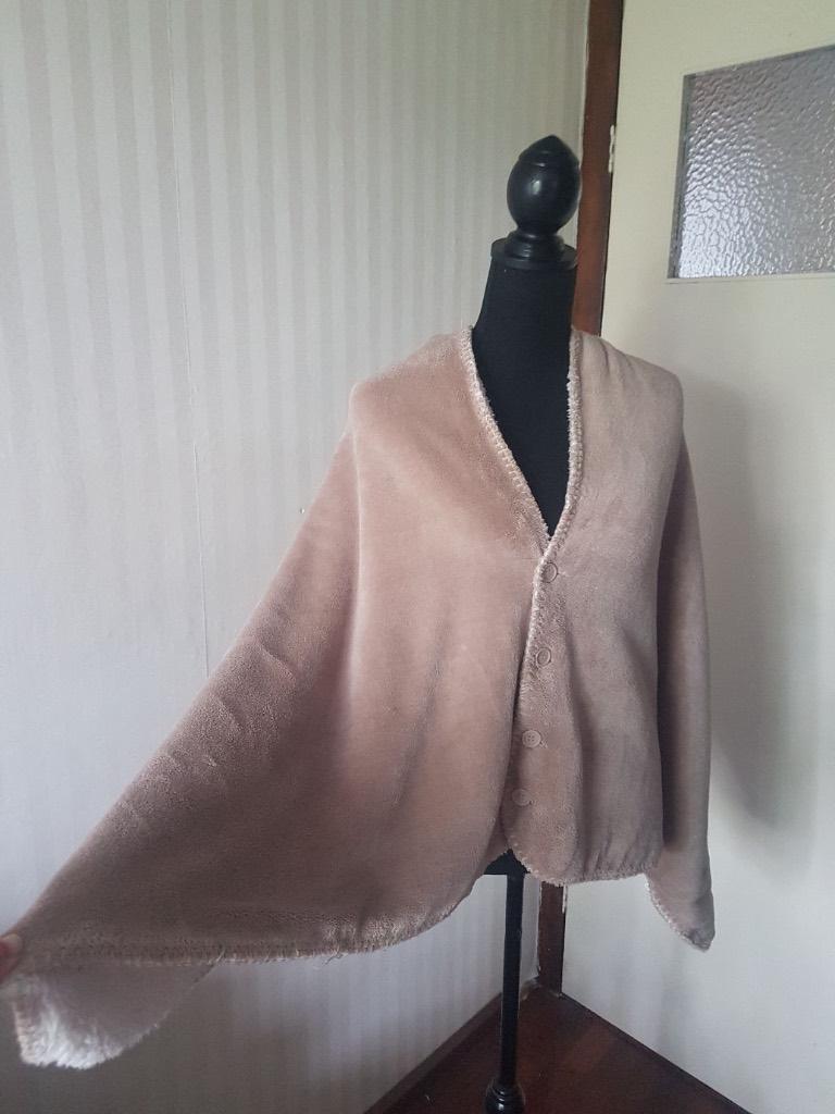 Warme dikke sherpa poncho one size 36 38 40, Verzenden, Zo goed als nieuw, Maat 38/40 (M), Beige
