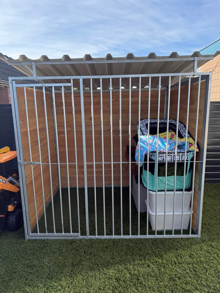 Hondenkennel met dak – bijna nieuw, Dieren en Toebehoren, Ophalen, Zo goed als nieuw, 110 cm of meer, 100 cm of meer