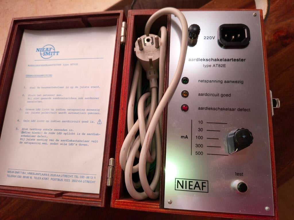 Antieke NIEAF-SMITT Aardlekschakelaartester Type AT82E, Ophalen of Verzenden