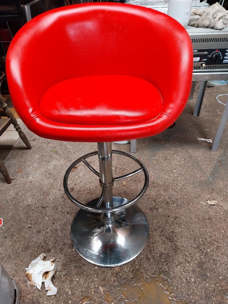 Rode barkruk met verstelbare hoogte en voetsteun, Gebruikt, Ophalen of Verzenden, In hoogte verstelbaar, Leer