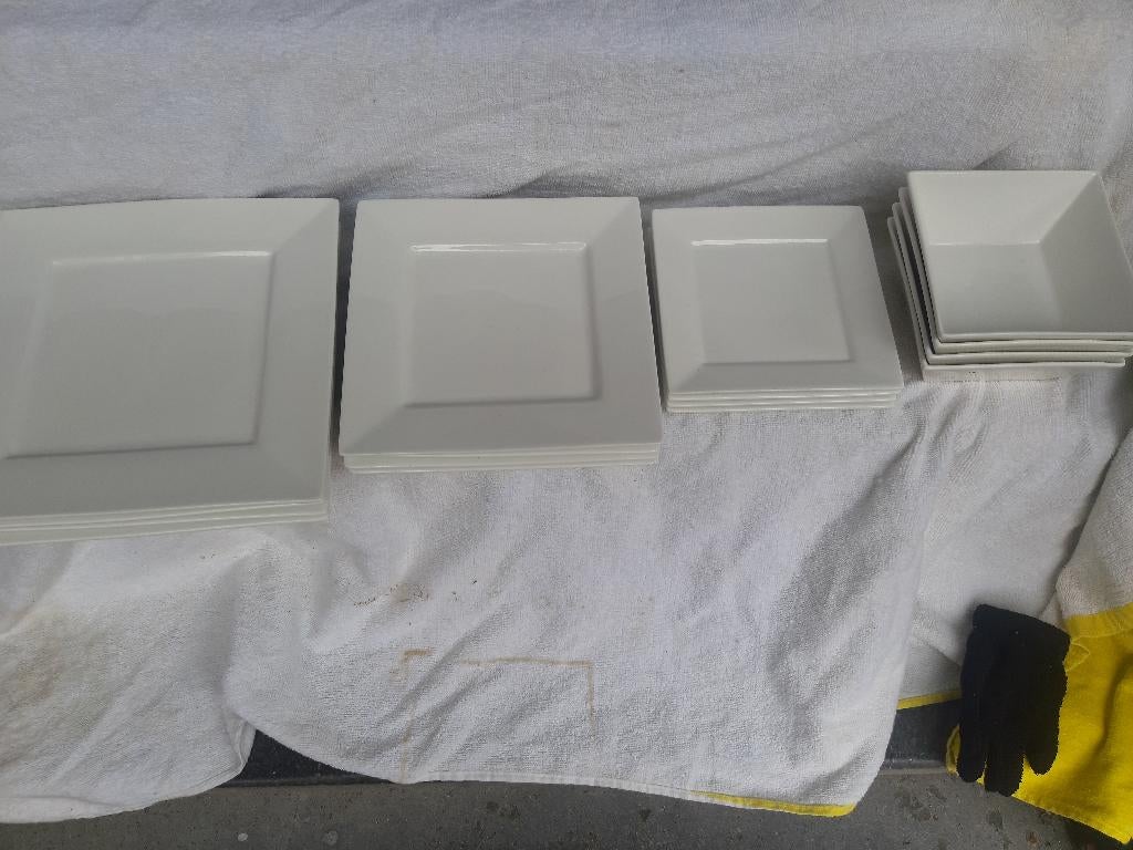 Serviesgoed, vierkante vlakke borden en bakjes 12 stuks., Ophalen, Zo goed als nieuw, Bord(en), Overige stijlen