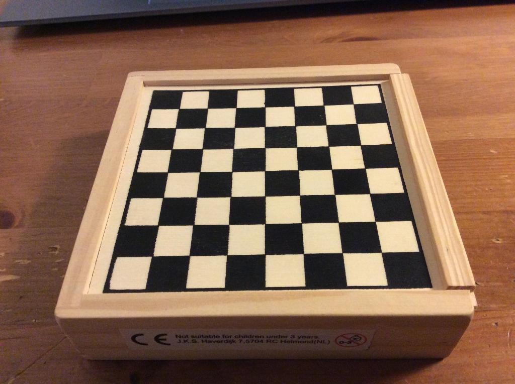 houten reisspel doosje met 4 spelborden, o.a. schaak. nieuw, Hobby en Vrije tijd, Gezelschapsspellen | Bordspellen, Ophalen of Verzenden