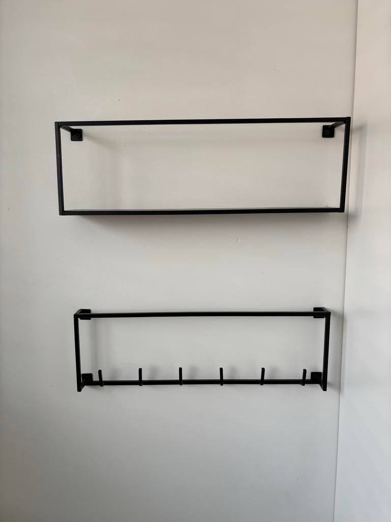 2 Industriële wandrekjes, zwart metaal, Huis en Inrichting, Woonaccessoires | Wandplanken en Boekenplanken, Zo goed als nieuw