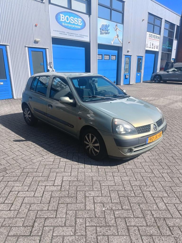 Renault Clio 1.4 16V 5DR 2005 2002 Groen, Auto's, Voorwielaandrijving, 40 €/maand, 4 cilinders, 1200 kg