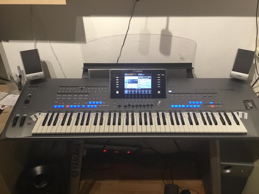 Te koop compl, als nieuw TYROS 5 XXL met flytcase zie foto,s, Yamaha, Ophalen of Verzenden, Zo goed als nieuw, Met standaard