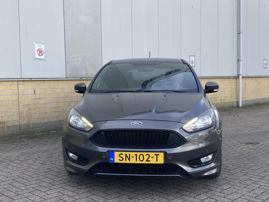 Ford Focus 1.0 Ecoboost 125 pk ST-Line 5-deurs Active Park A, Gebruikt, 3 cilinders, Zilver of Grijs, 999 cc