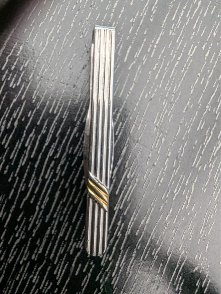 Dasspeld met streepjes en goudkleurig detail, Sieraden, Tassen en Uiterlijk, Manchetknopen, Ophalen of Verzenden