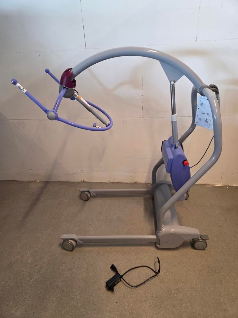 Arjo Maxi Twin compact passieve tillift, Ophalen