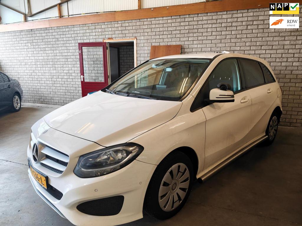Mercedes-Benz B-klasse 220 d Ambition PDC NW APK!, Auto's, Gebruikt, Euro 6, 4 cilinders, Wit