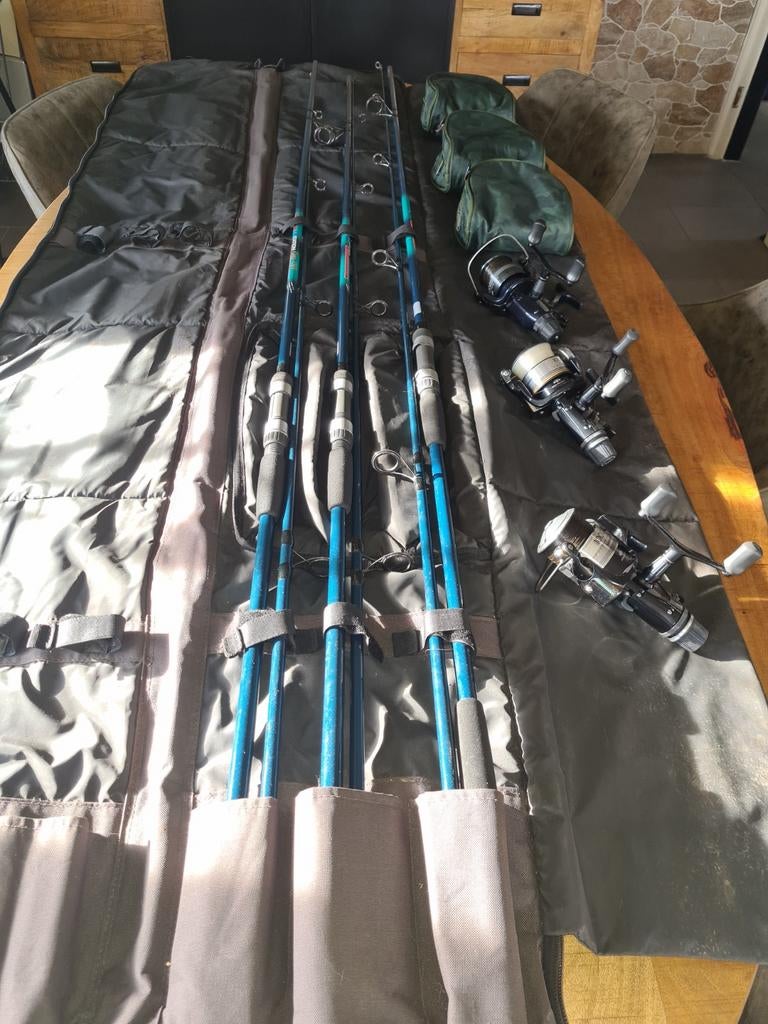 3 karperhengels met molens reserve spoelen  en foudraal, Ophalen