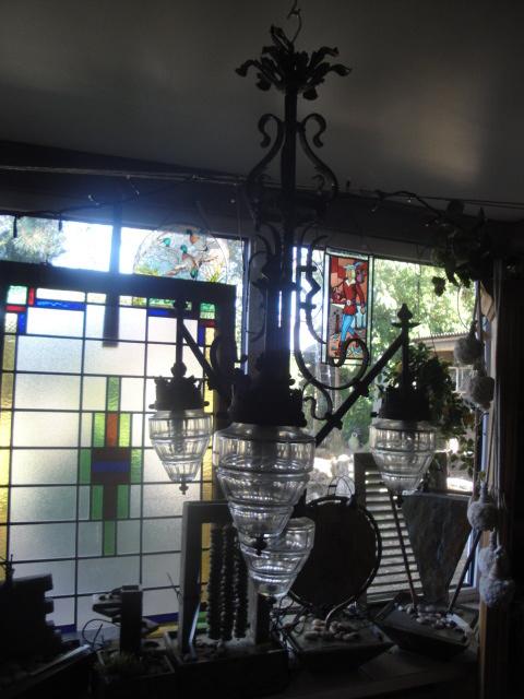 antieke gesmede lamp met bewerkte glazen kapjes, Antiek en Kunst, Antiek | Lampen, Ophalen