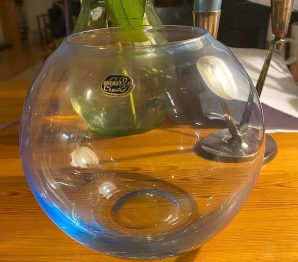 Bol vaas . Boheems Crystal blauw met sticker , 16 cm Vintage, Antiek en Kunst, Antiek | Vazen, Ophalen of Verzenden