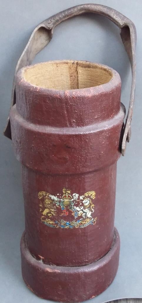 Om 1900-1925 Draagemmer Springstof Cordiet Engels ROYAL NAVY, Nvt., Overige typen, Ophalen of Verzenden, Marine