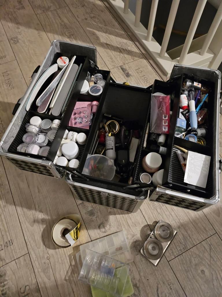 Koffer vol voor beginnend nagelstyliste, Sieraden, Tassen en Uiterlijk, Beautycases, Ophalen