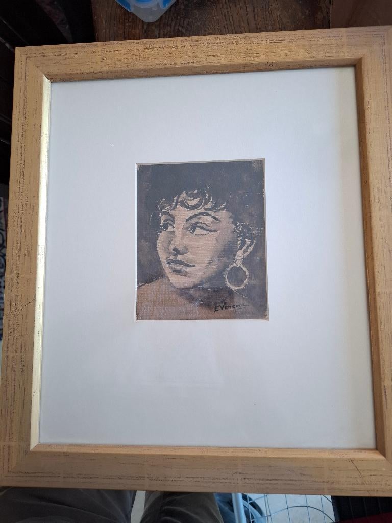 E Venema vrouw in black, Verzenden