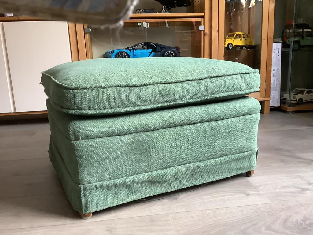 Groene stoffen poef / voetenbank, Gebruikt, Ophalen of Verzenden, Stof, Rechthoekig