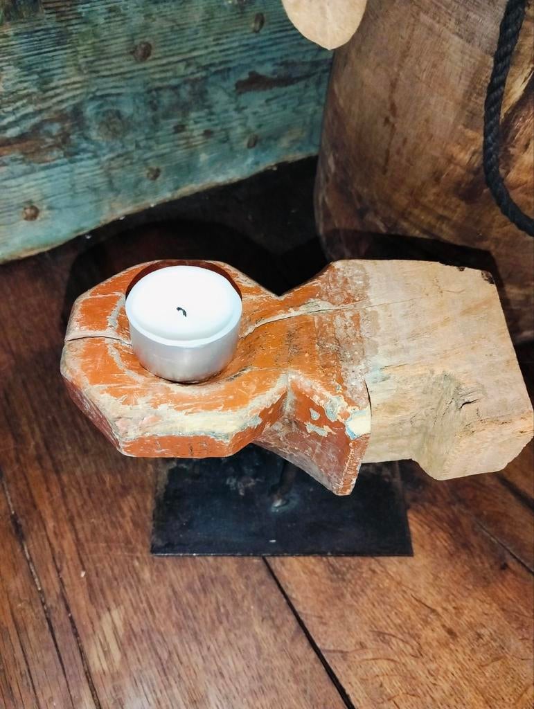 Mooie brocante kandelaar ornament op zwaar ijzeren voet, Antiek en Kunst, Curiosa en Brocante, Ophalen of Verzenden