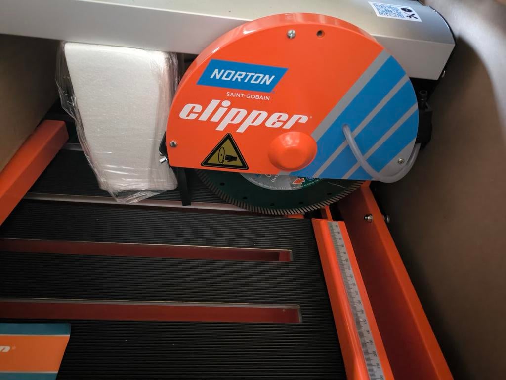 Nieuwe Norton Clipper Tr232S in doos., Doe-het-zelf en Verbouw, Gereedschap | Zaagmachines, Ophalen, Cirkelzaag, 70 mm of meer