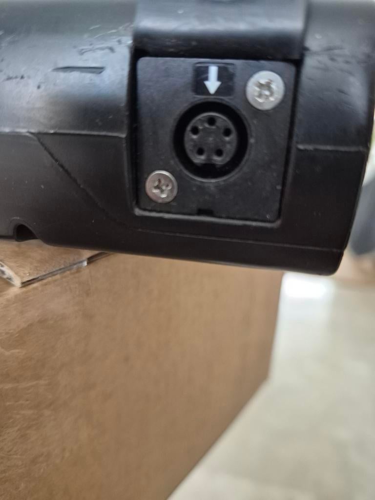 5 pins fietsaccu met lader. Werkend, Fietsen en Brommers, Ophalen of Verzenden, Gebruikt