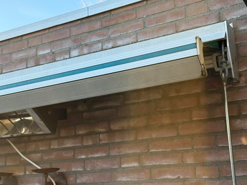 Zonne luifel handbediend 3,8 mtr, Tuin en Terras, Zonneschermen, 150 tot 300 cm, Ophalen of Verzenden, Zo goed als nieuw, Knikarmscherm