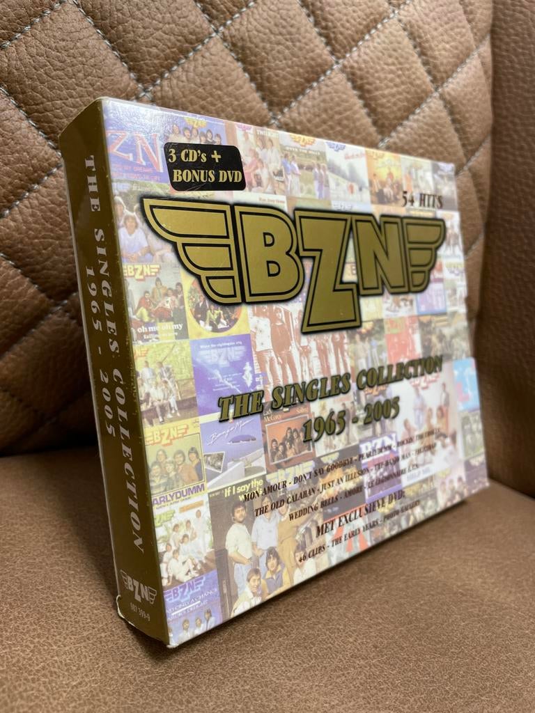BZN The Singles Collection 1965-2005 (3 CD's + Bonus DVD), Ophalen of Verzenden, 2000 tot heden, Gebruikt, Boxset