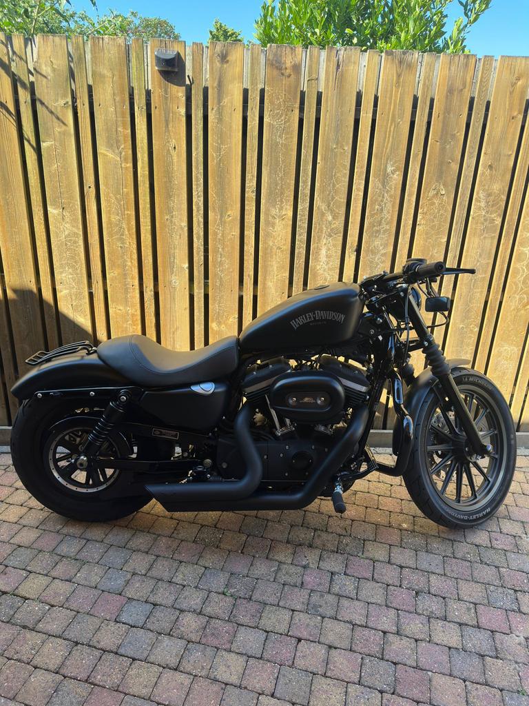 Harley Davidson Sportster Iron 883 - Blacked Out Custom, Handvatverwarming, 2 cilinders, Chopper, Particulier