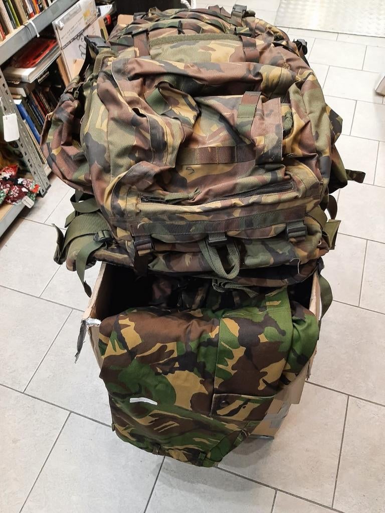 Defensie Rugzakken 60L & 120L Woodland Camo met cover, Ophalen of Verzenden, Gebruikt, Rugzak