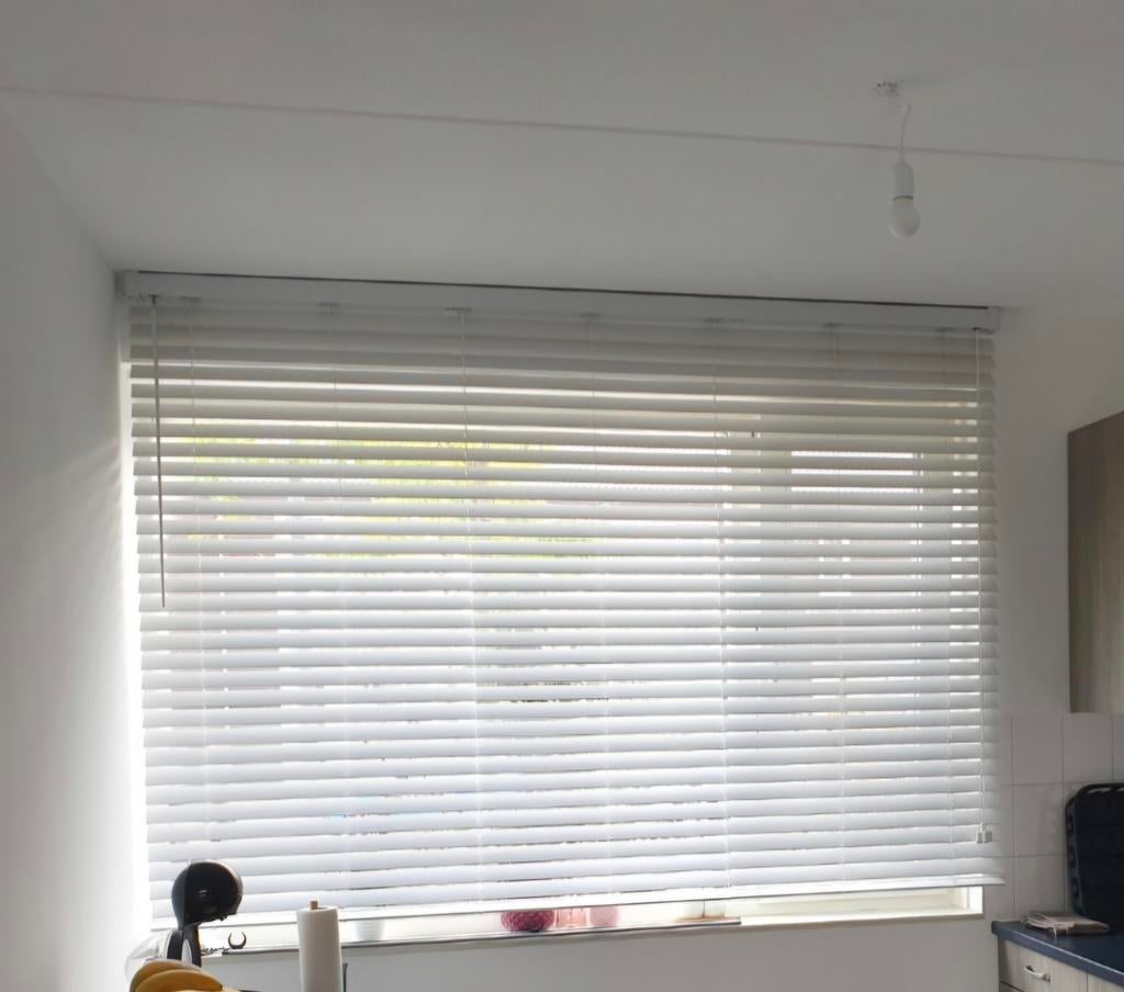 Witte kunststof jaloezie 220 cm breed, Ophalen of Verzenden, 200 cm of meer